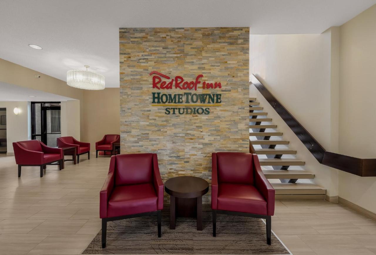 Hometowne Studios By Red Roof Painted Post Bagian luar foto